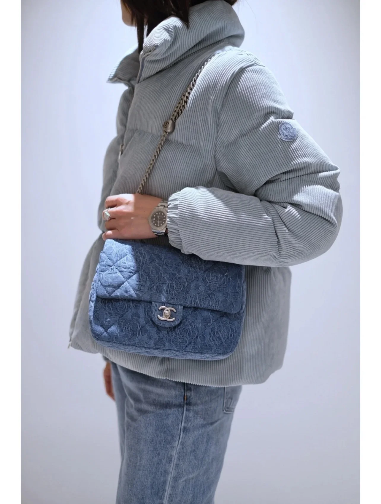 Коллекция Chanel Весна/Лето 2023 - Джинсовый узел в форме сердца с камелией - Квадратный - Светло-голубая серебряная пряжка - 24 см