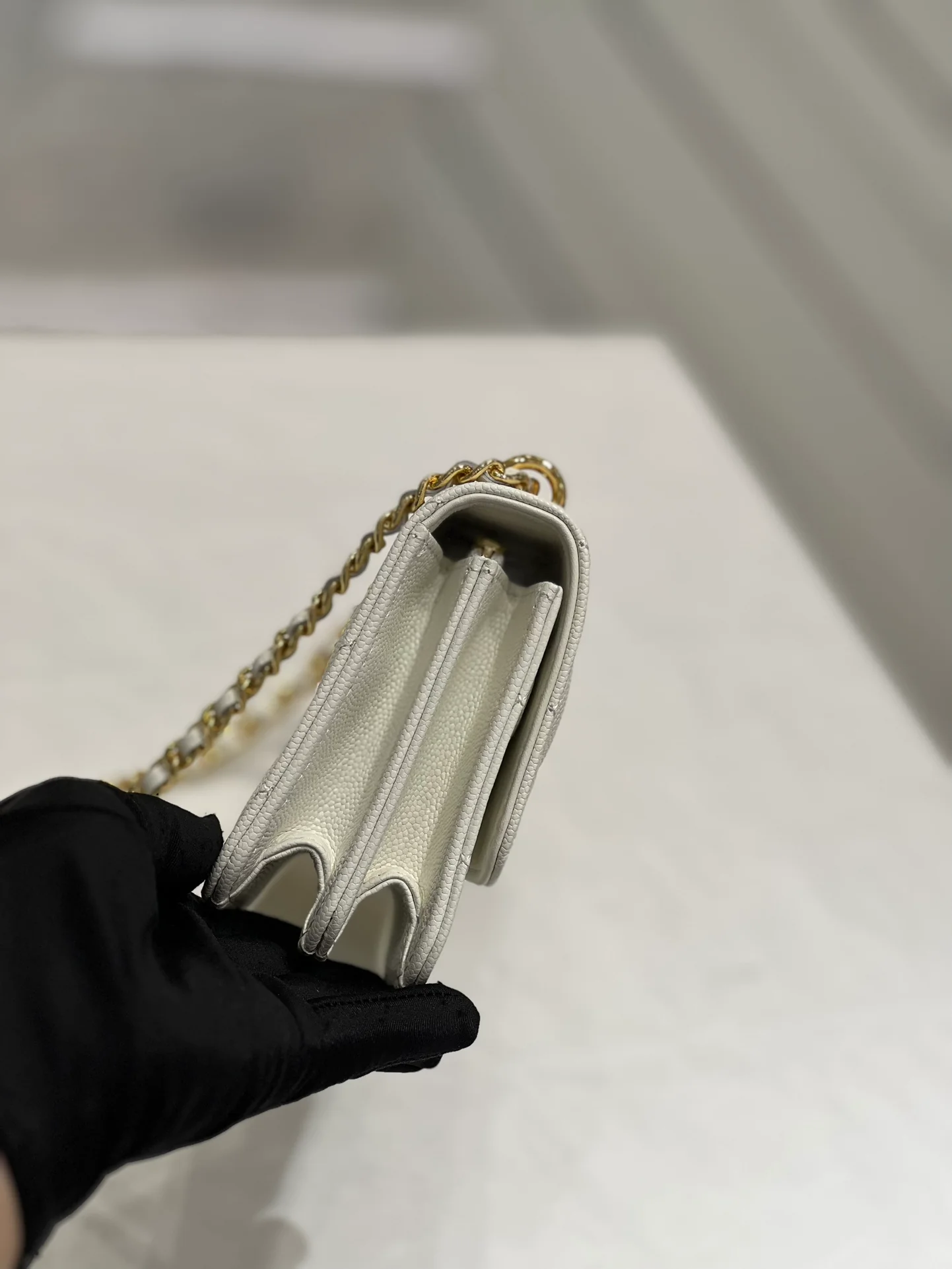 Коллекция Chanel Весна/Лето 2023 - Подвесной телефон-гармошка - WOC - Кожа с зернистой текстурой ?Личи? - 196nk4