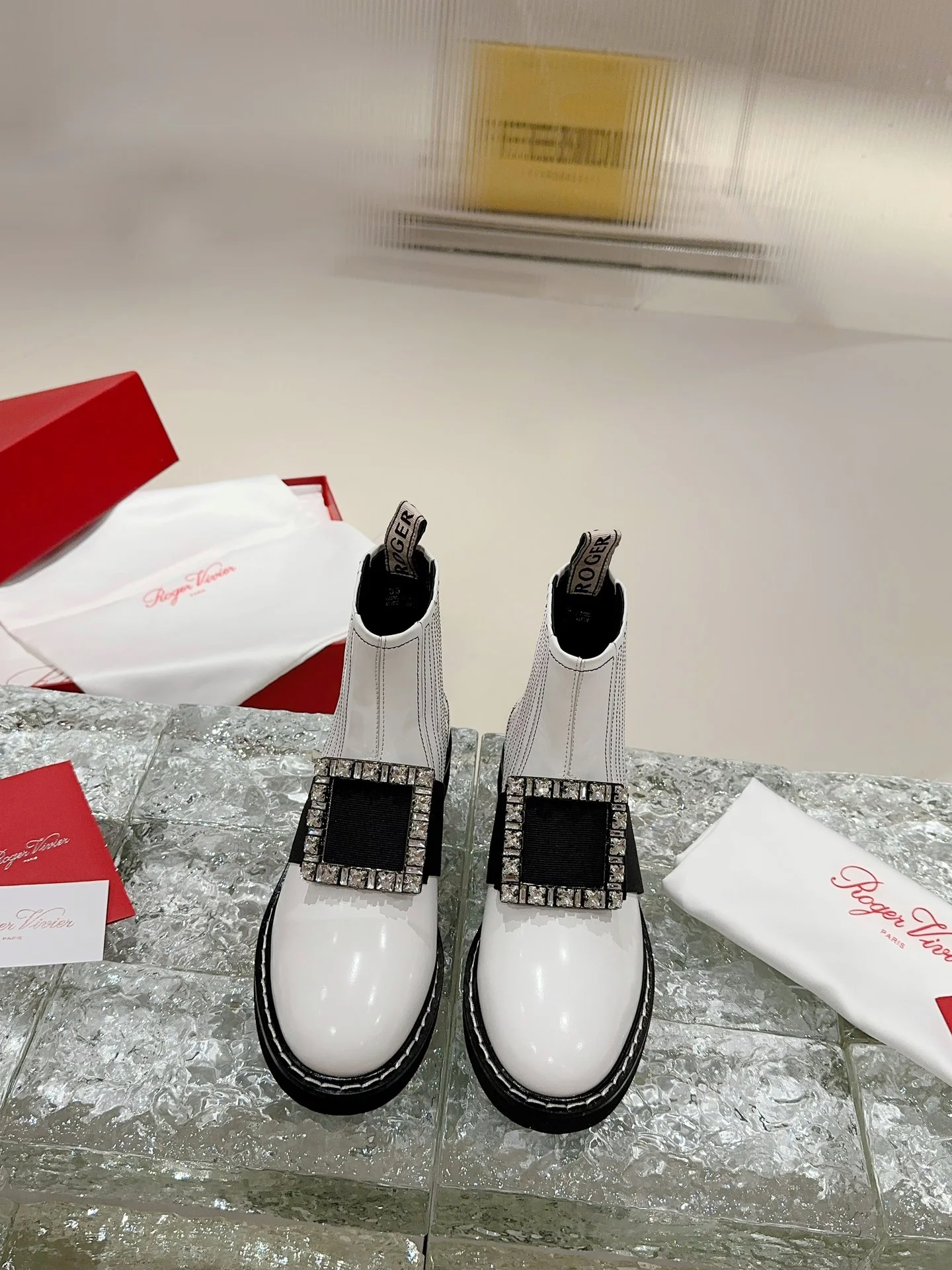 Ботильоны с квадратным носком и пряжкой - 2024 - Ботильоны с металлической пряжкой - Белые