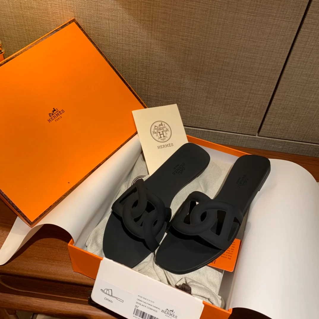 Новые тапочки Hermes-aloha в форме свиного носа