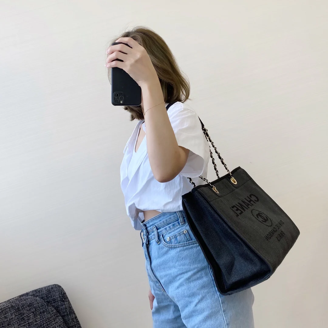 Пляжная сумка Chanel среднего размера, черная