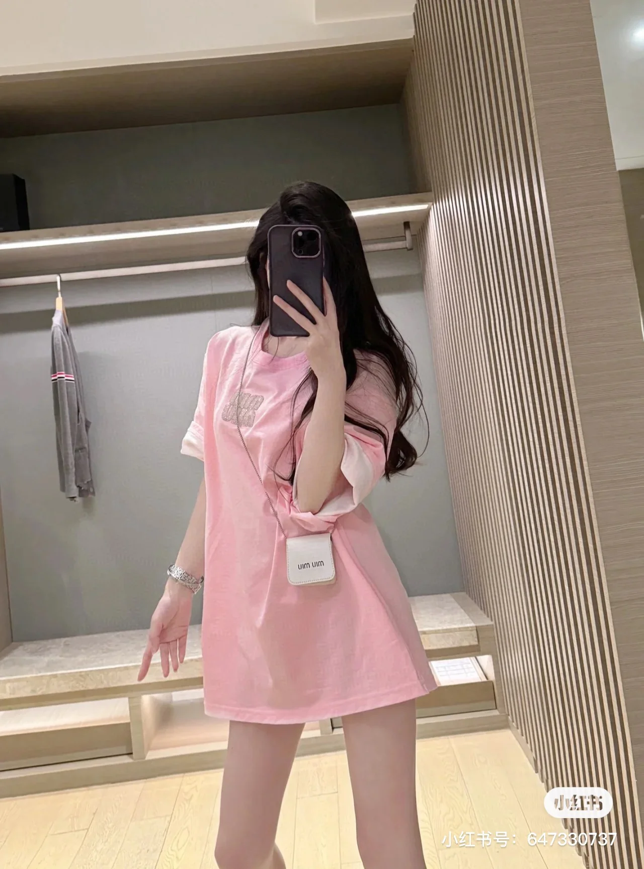 Miu Miu - 2404-24 Новинка: Топ с коротким рукавом, сшитый на заказ и украшенный стразами ручной работы - Розовый