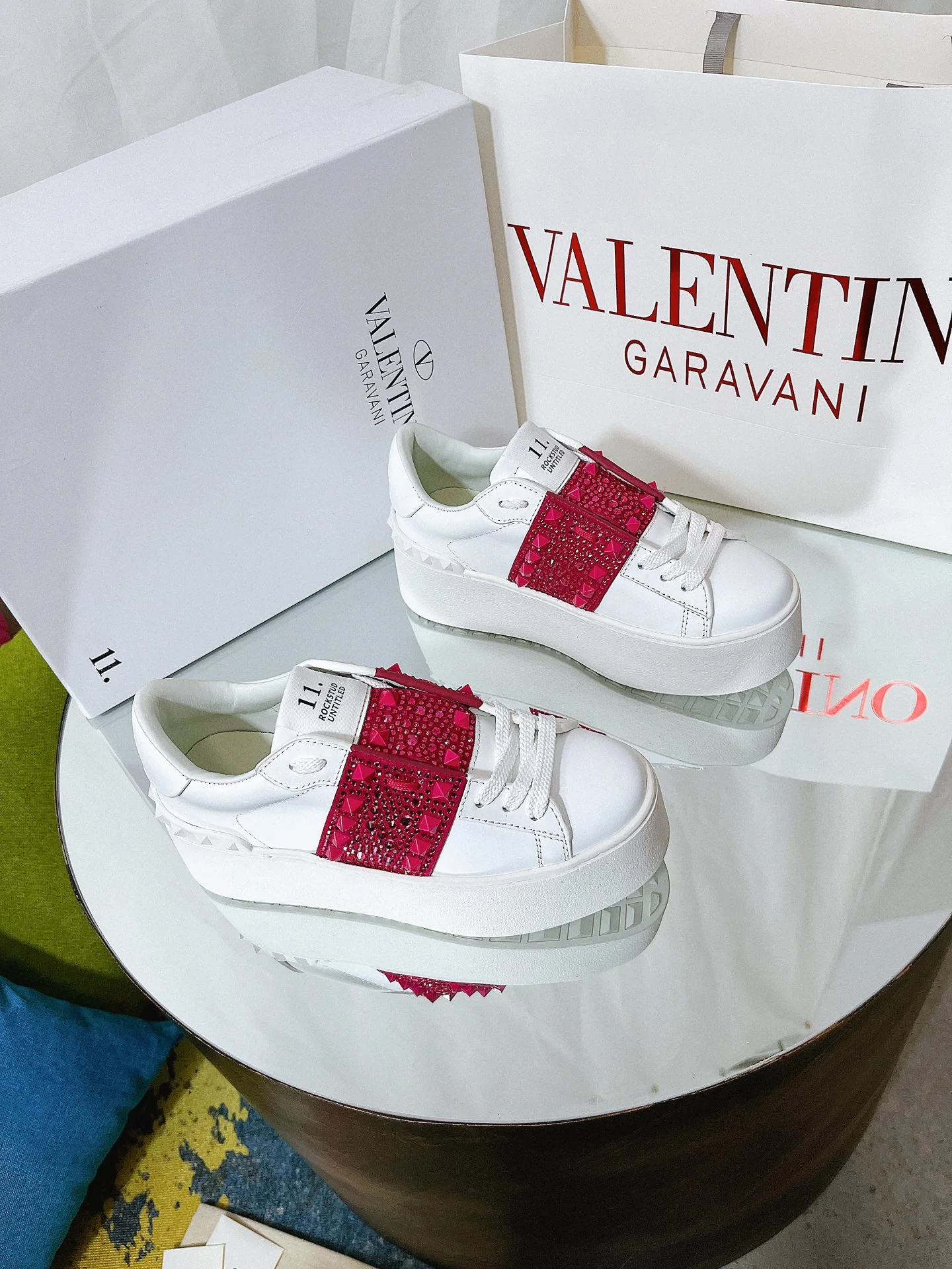 Белые повседневные кроссовки на платформе Valentino - красные