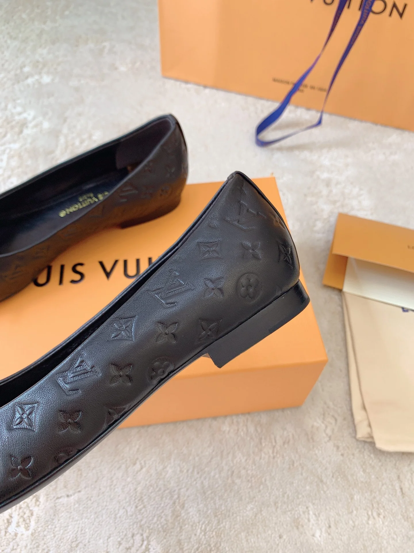 Новинка сезона весна/лето 2023 от LV - Балетки - Черные