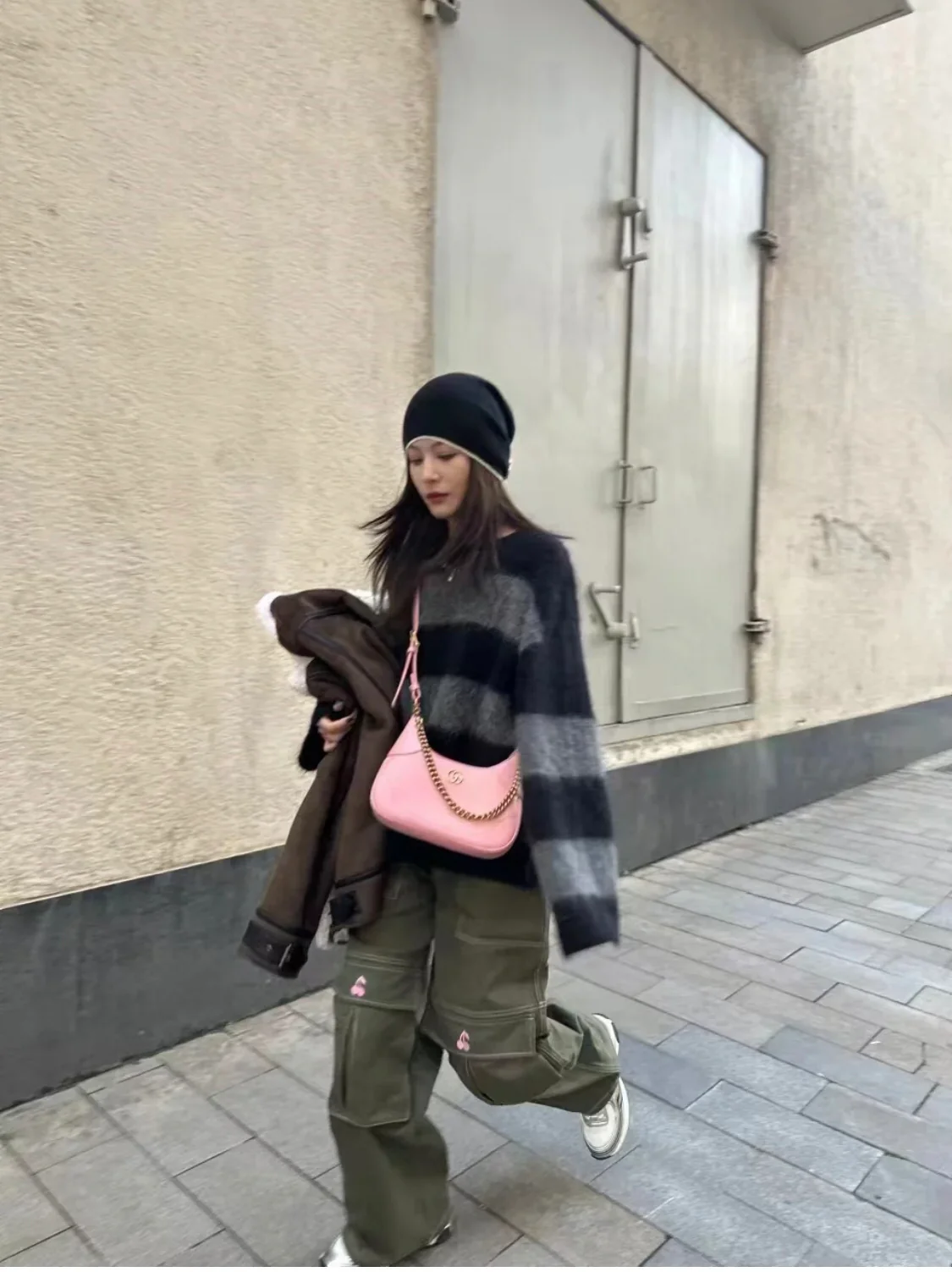 Сумка Gucci на цепочке через плечо - розовая