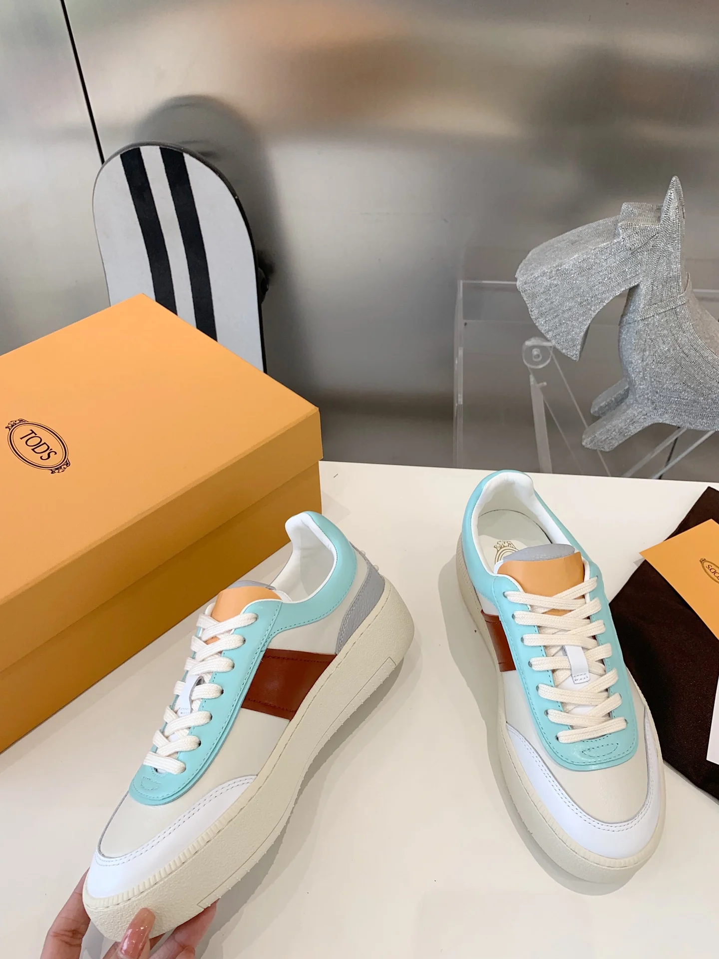 Весенняя коллекция Tods 2023 - Повседневные туфли на платформе от Tods