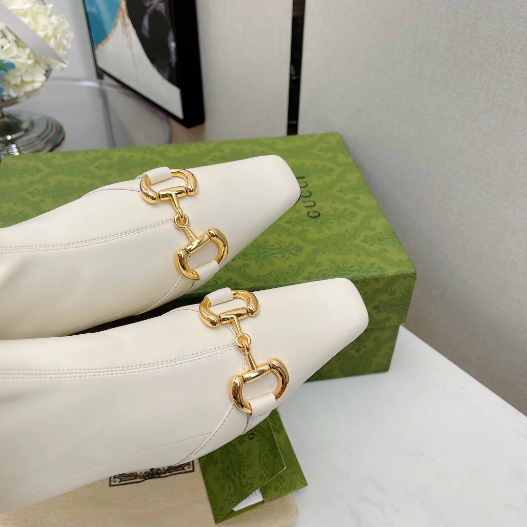 Ботинки Gucci Street с пряжкой, острым носком и низким каблуком