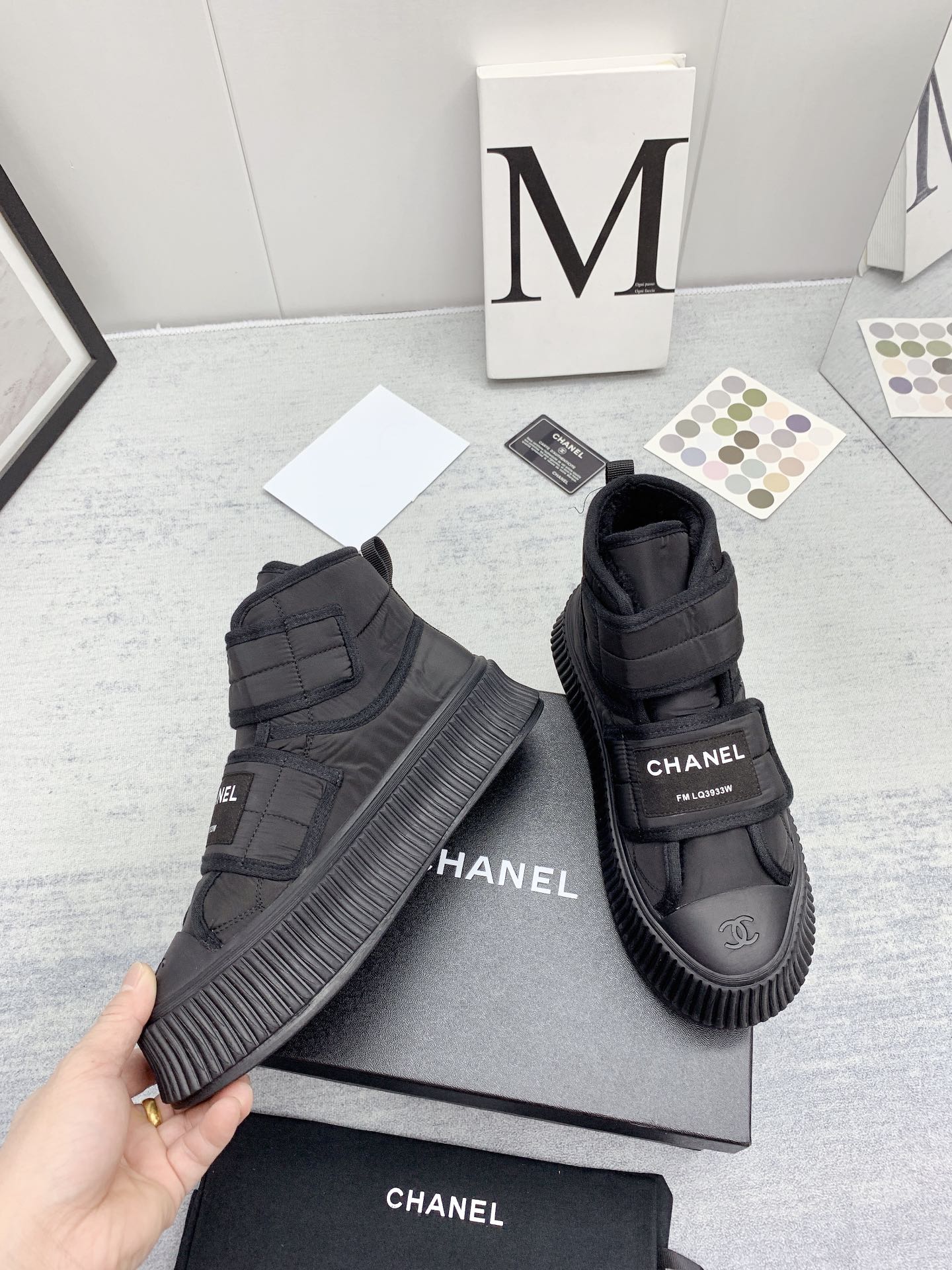 Новинка сезона осень/зима 2022 от Chanel - Повседневные спортивные лоферы - Черные