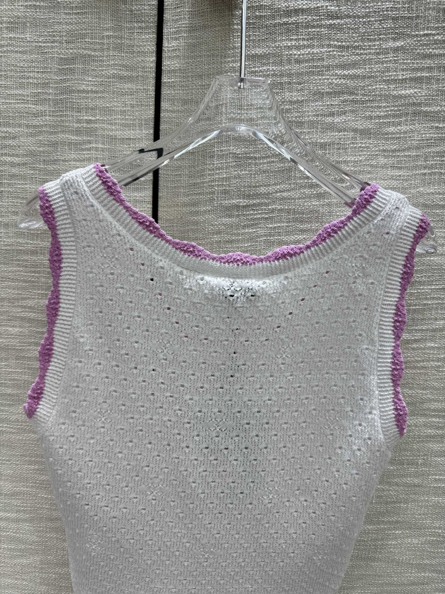 Chanel 2403 - Ажурный трикотажный жилет с двумя карманами - Белый