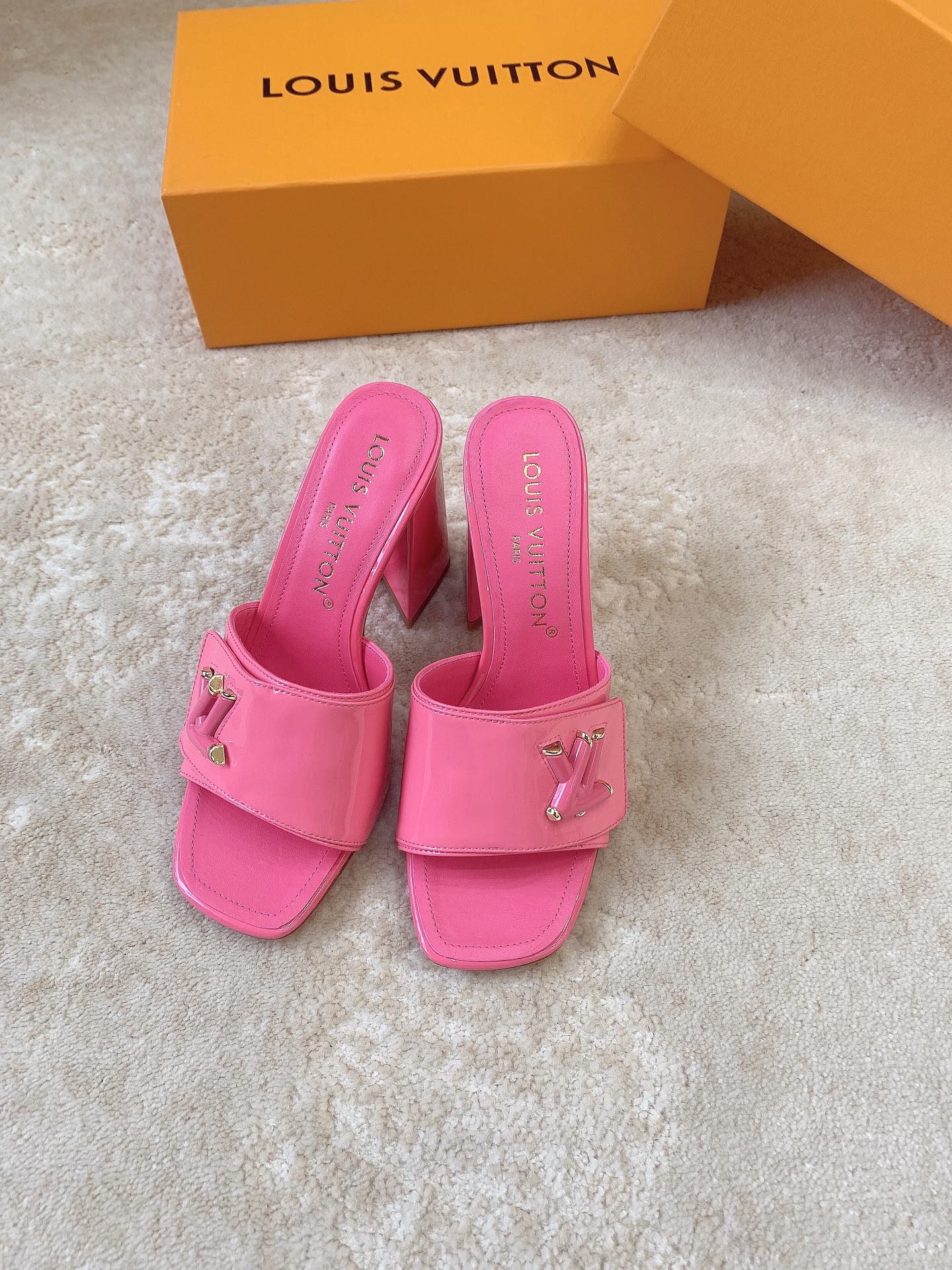 Новинка сезона весна/лето 2023 от LV - Туфли на высоком каблуке - Ярко-розовые