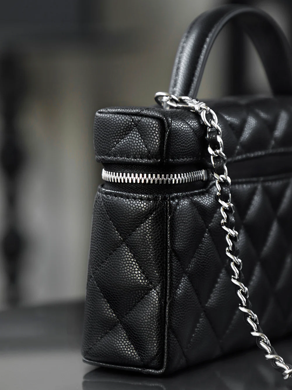 Сумка Chanel 25b Star Buckle LP Box Bag - черная с серебряной пряжкой.