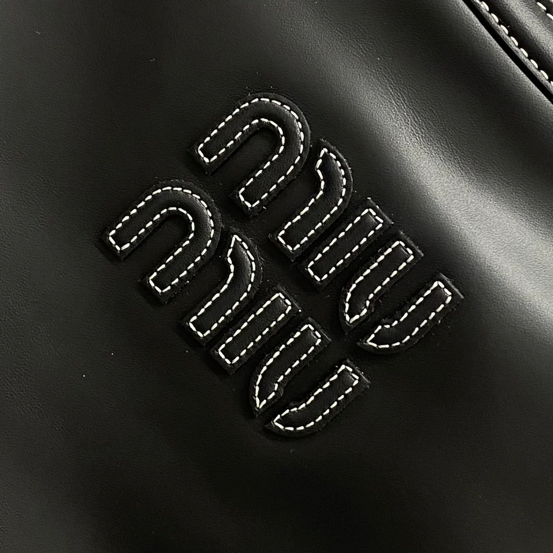 Сумка-тоут Miu Miu Ivy - Большая - Изготовлена ??из натуральной кожи, черная