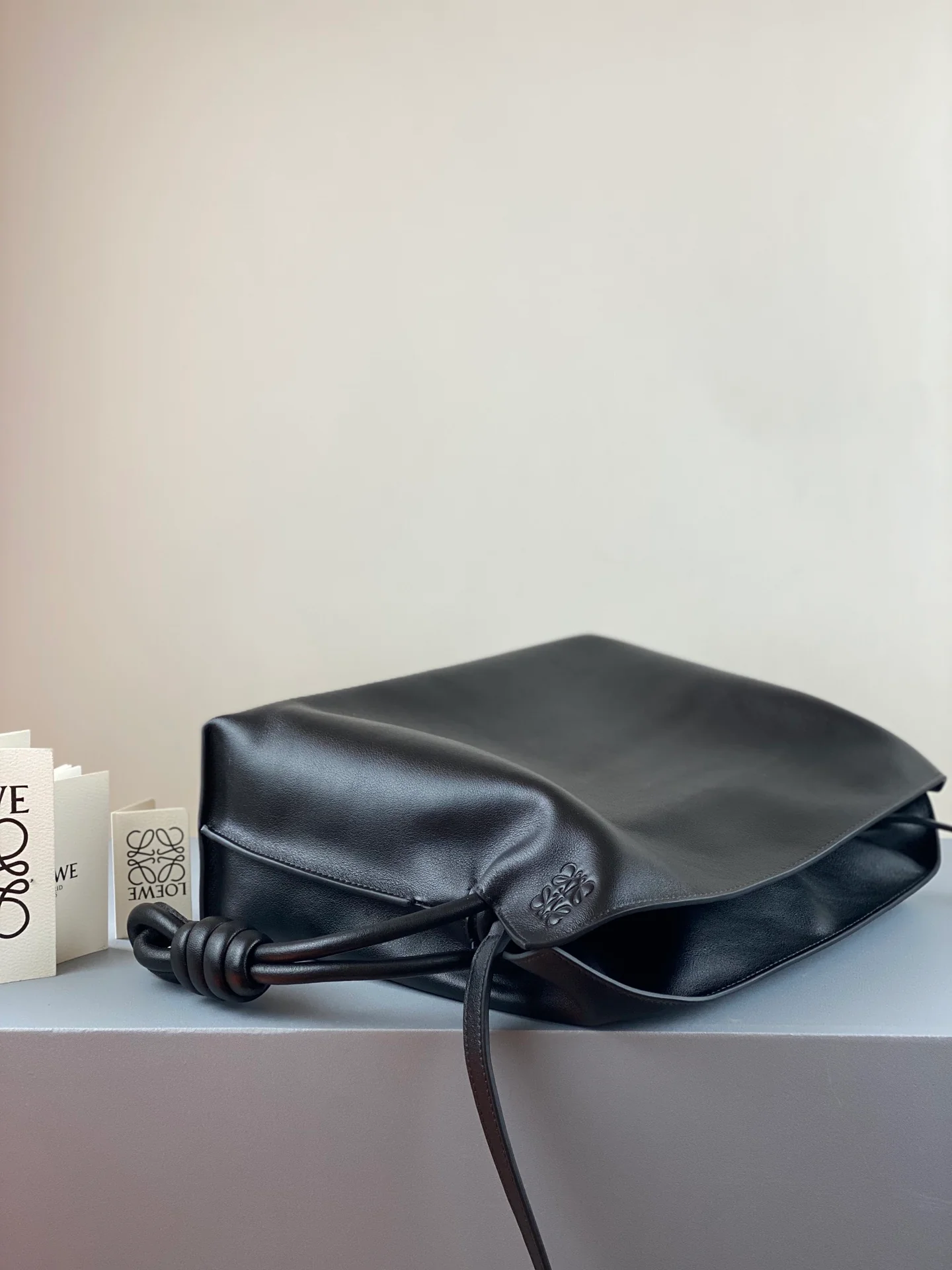 Loewe 2020, обновленная версия - Flamenco - Телячья кожа - Черный