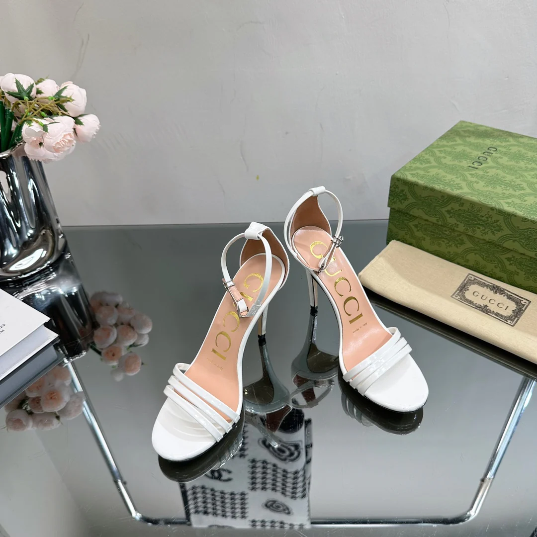 Новинка весны 2023 года от Gucci - Босоножки на шпильке - Белые - 1