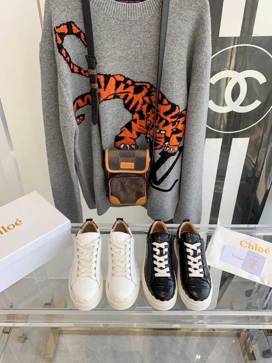 Коллекция белых кроссовок Chloe