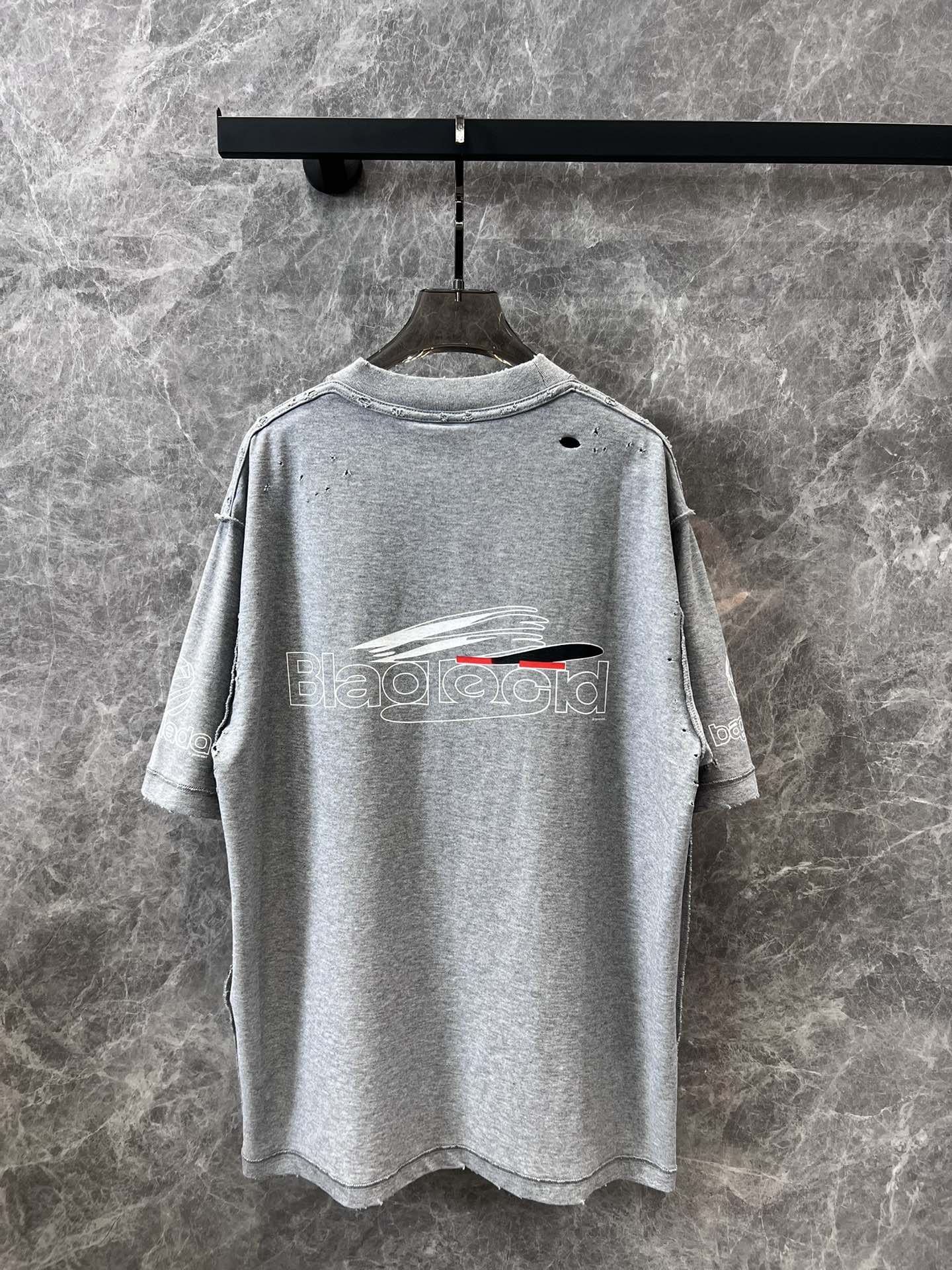 Balenciaga 2404-24ss Весна/Лето Новая футболка с коротким рукавом и круглым вырезом из искусственной кожи с принтом AI Synthetic Print Letter - Серая