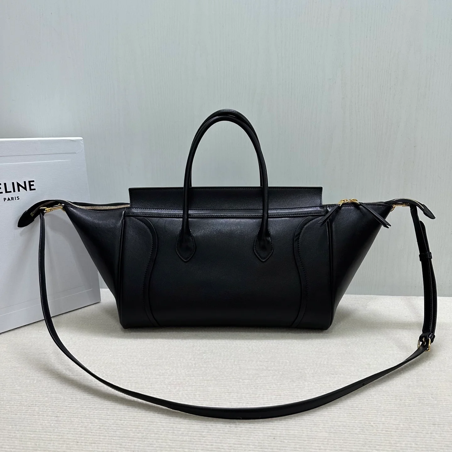 Новая модель багажа Celine, новая версия, сумка с изображением смайлика, черная.