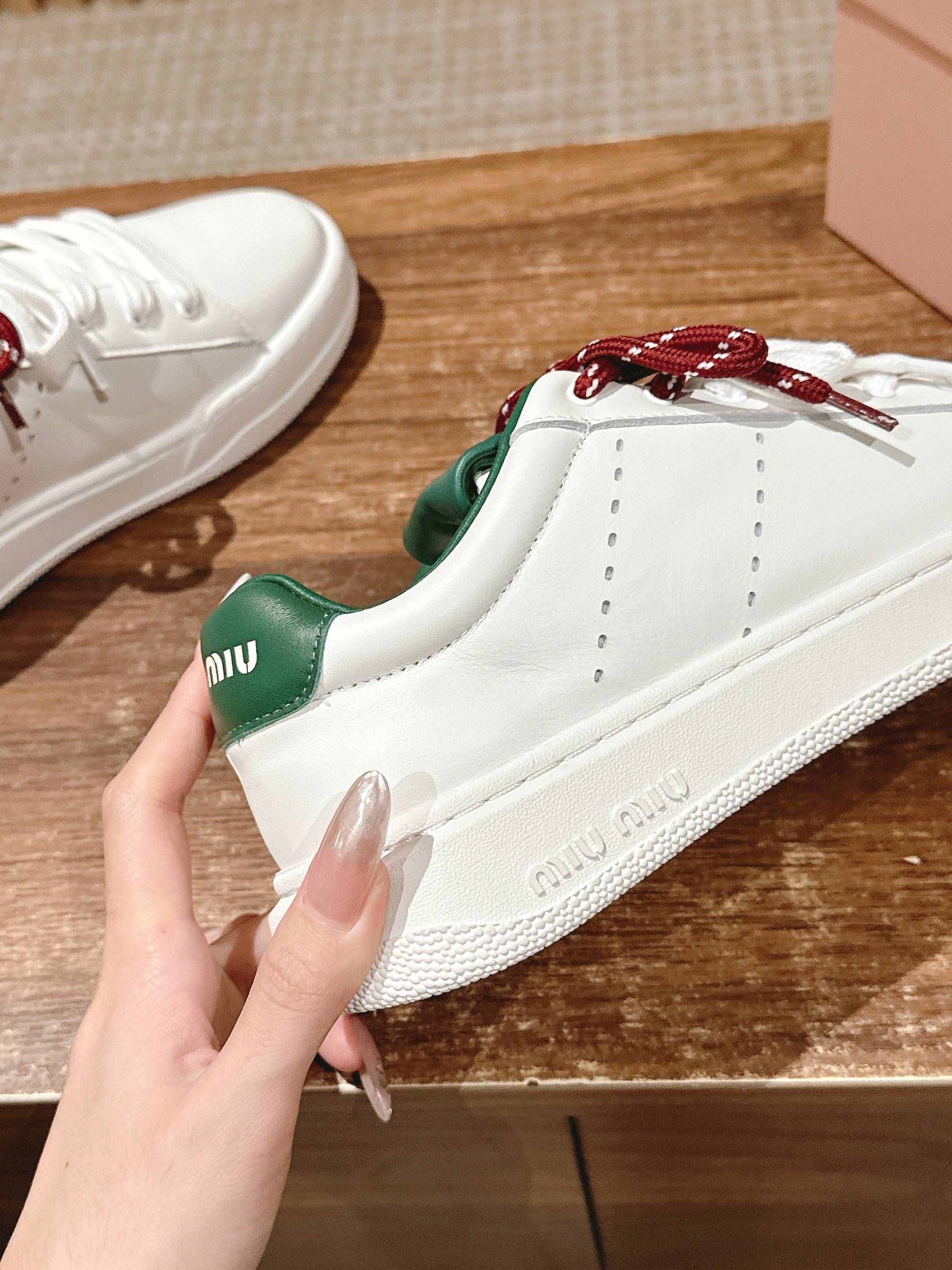 Повседневные кроссовки Miu Miu на шнуровке - красные