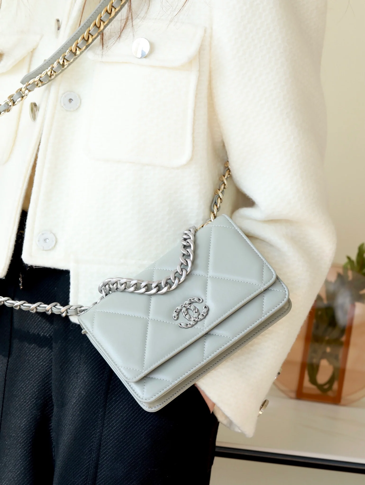 Chanel 19 серии WOC - серые с серебряной пряжкой