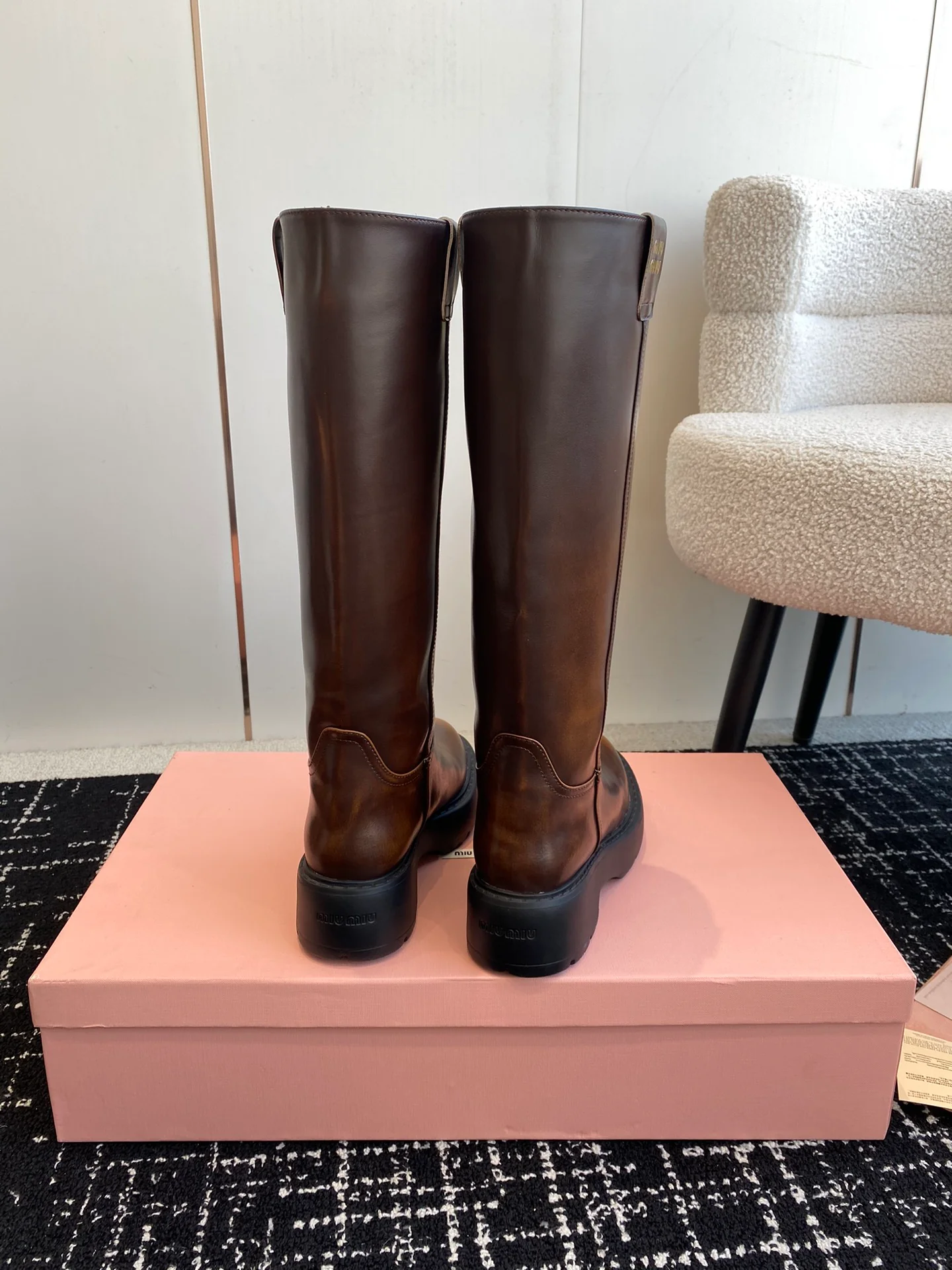 Ботильоны на высоком каблуке Miu Miu 2024 года - темно-коричневые