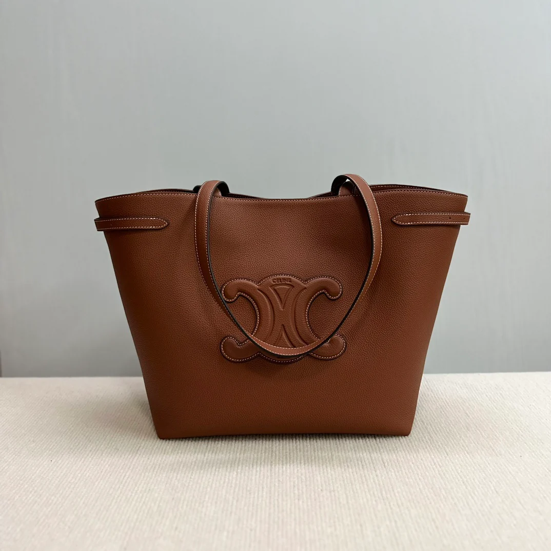 Сумка Celine Cabas Anais Triomphe из зернистой кожи - коричневая.