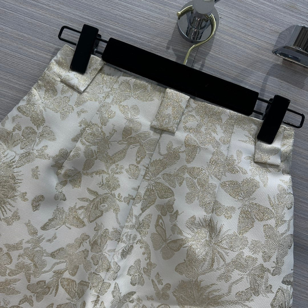 Dior 2403-24 Ранняя весна, курортный стиль, классические шорты с высокой талией и цветочным узором в виде бабочек - абрикосовый цвет