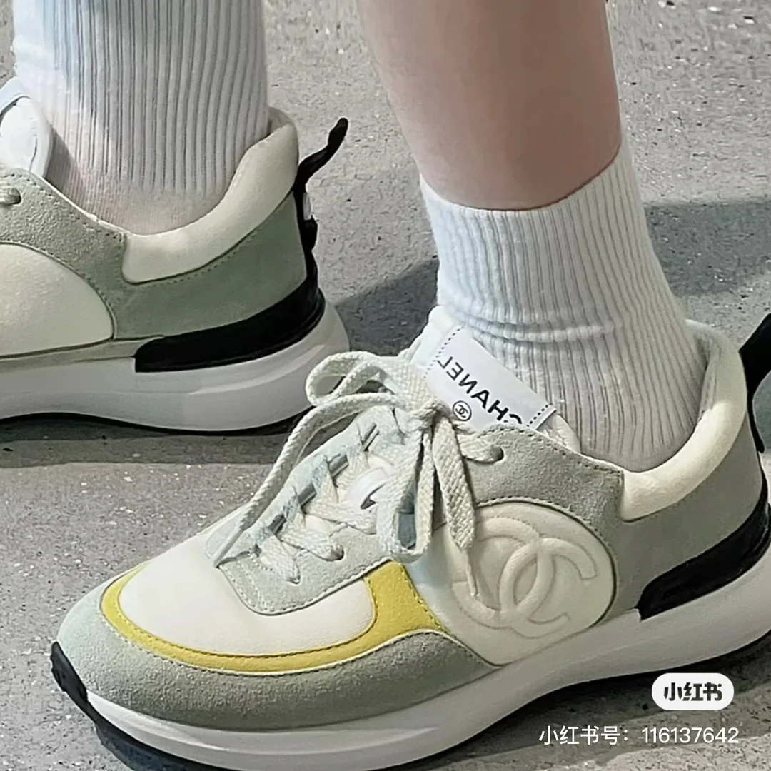 Chanel - Твидовые кроссовки в стиле пэчворк - Повседневные кроссовки - Серо-желтые