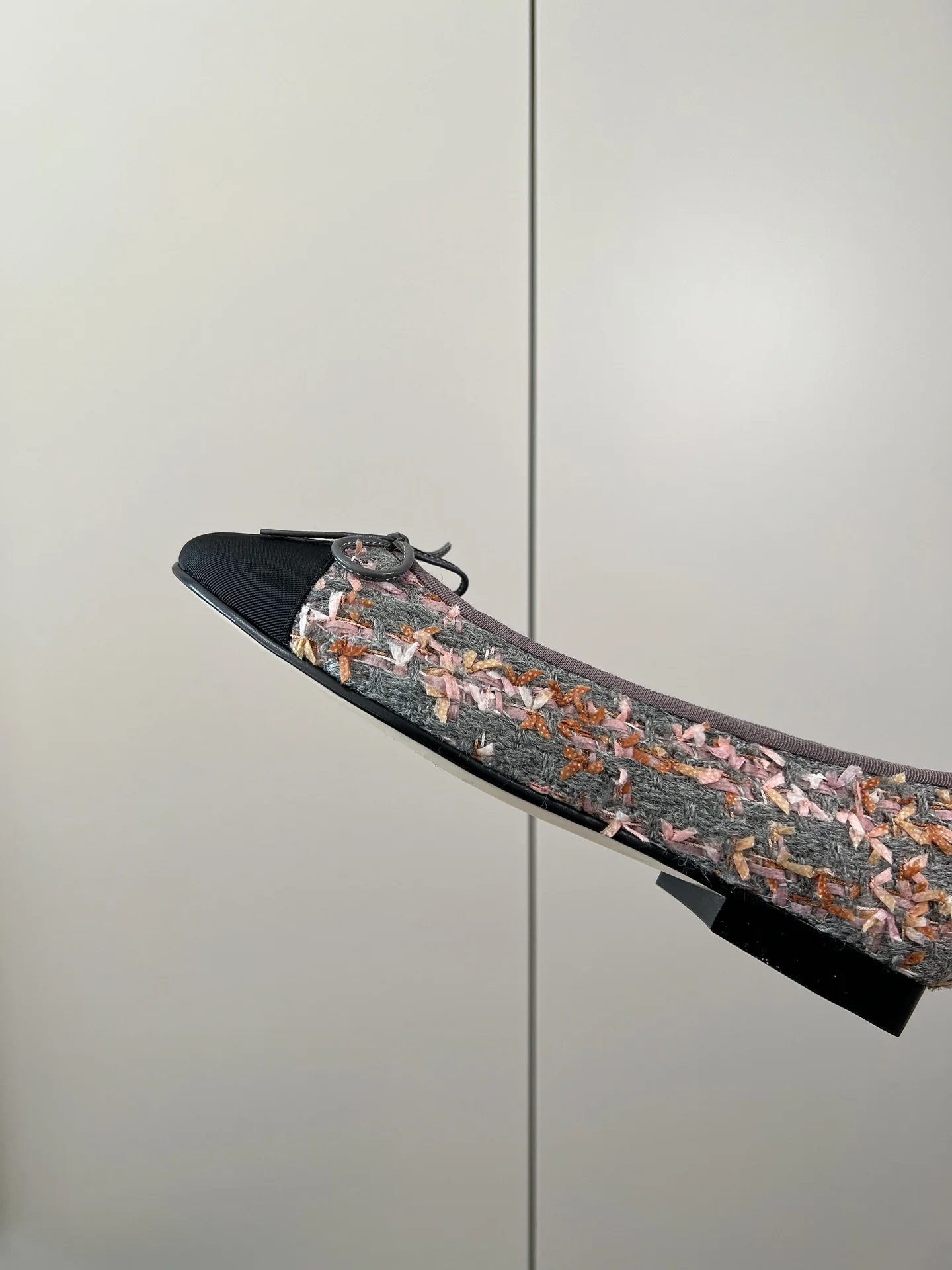 Новинка 2023 года от Chanel - Классические балетки - Серые