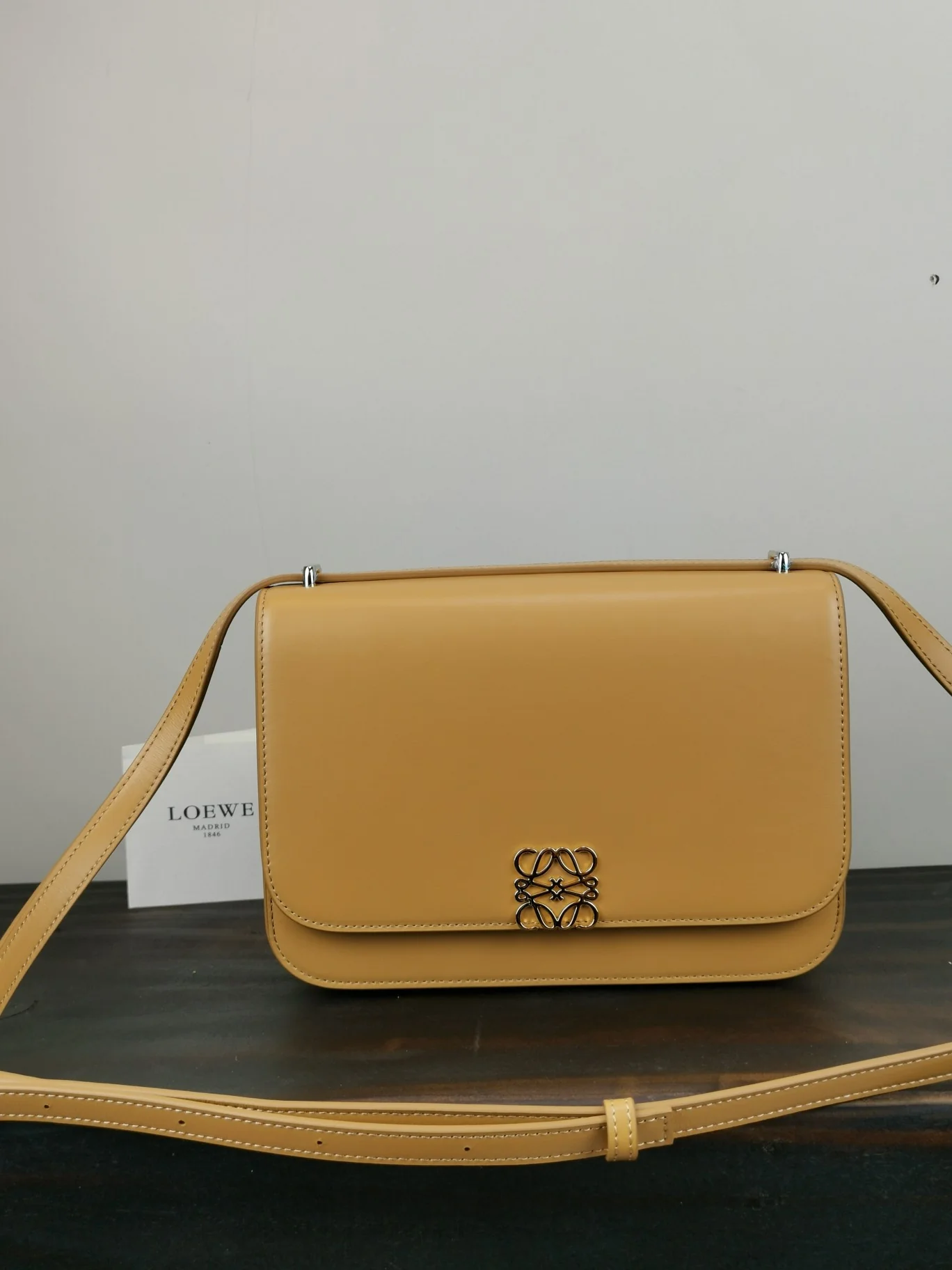 Серия Loewe Goya, большой размер 2