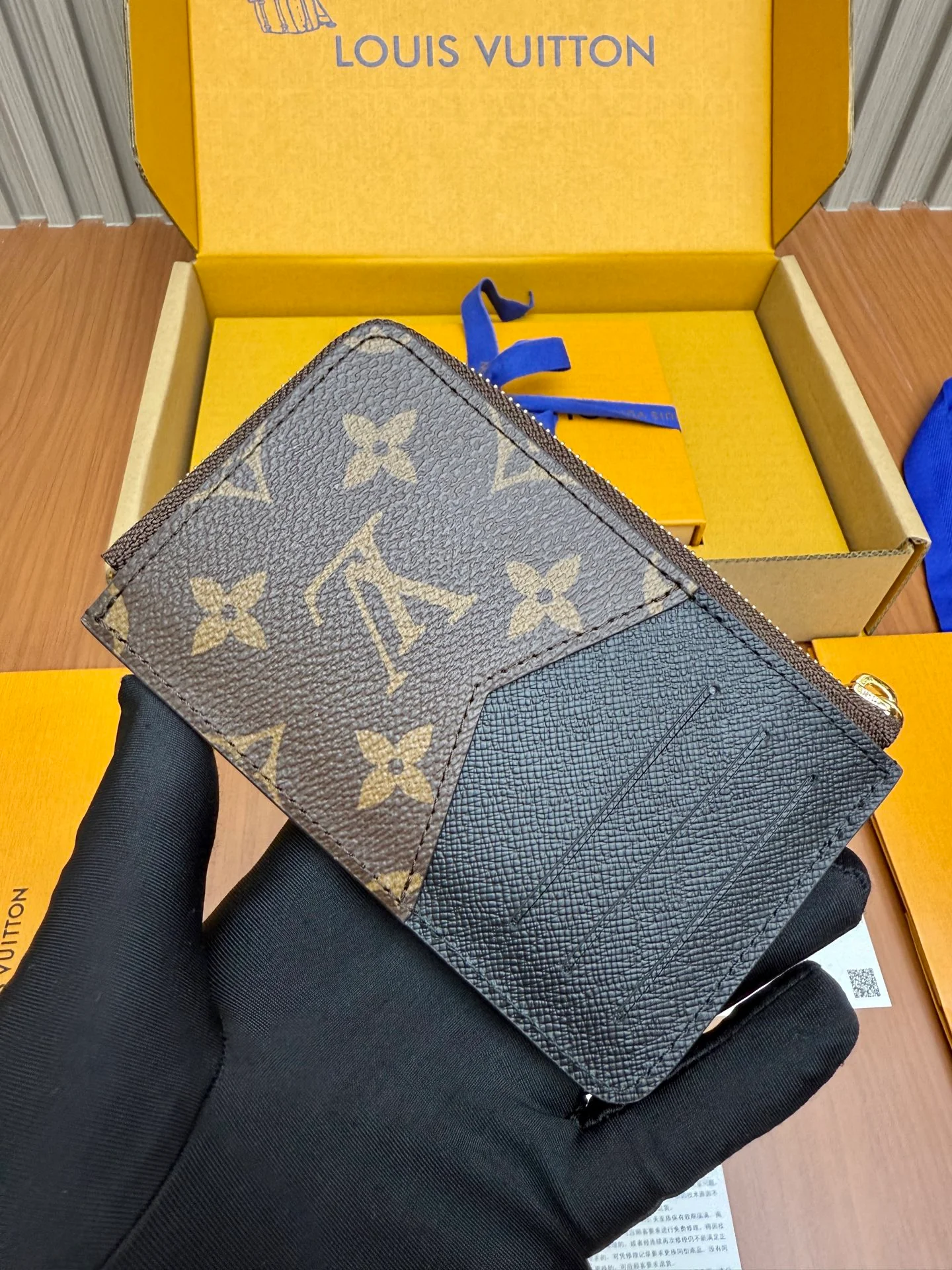 LV-m69431 - Цельностальной кошелек - Классическая монограмма