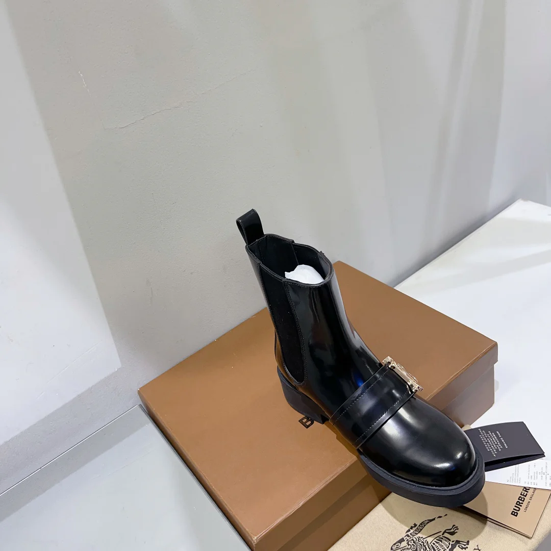 Новинка сезона осень/зима 2023 от Burberry - Ботильоны на массивном каблуке - Черные