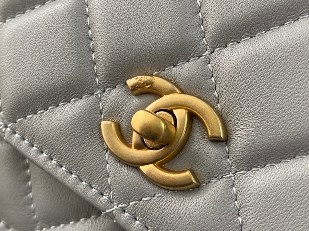 Chanel - Золотой мяч WOC - Овечья кожа