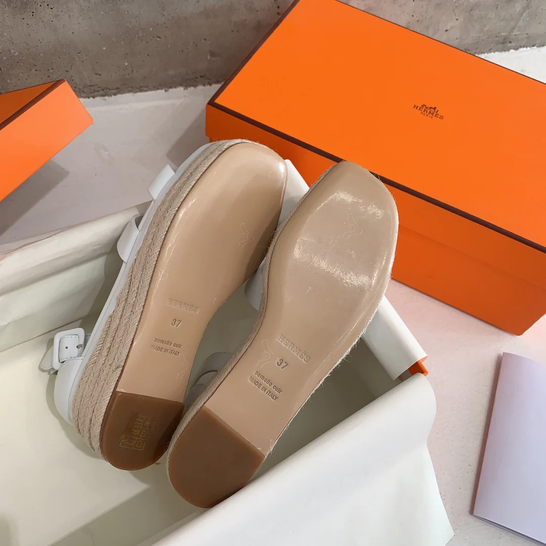 Сандалии на платформе Hermes - белые