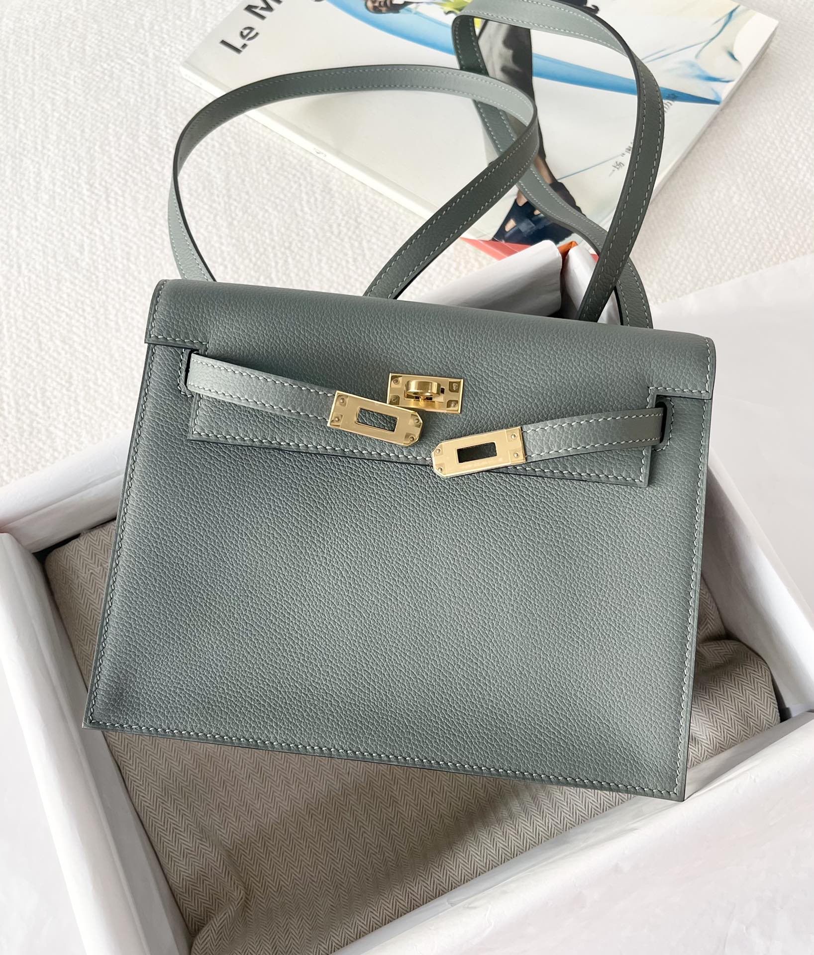 Hermes Kelly Danae Evercolor 63 Миндально-зеленый с золотой пряжкой
