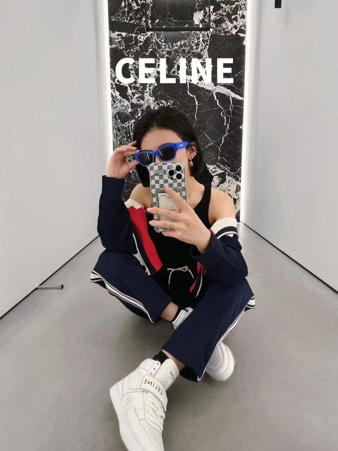 Высокие кроссовки Celine — фото в них.