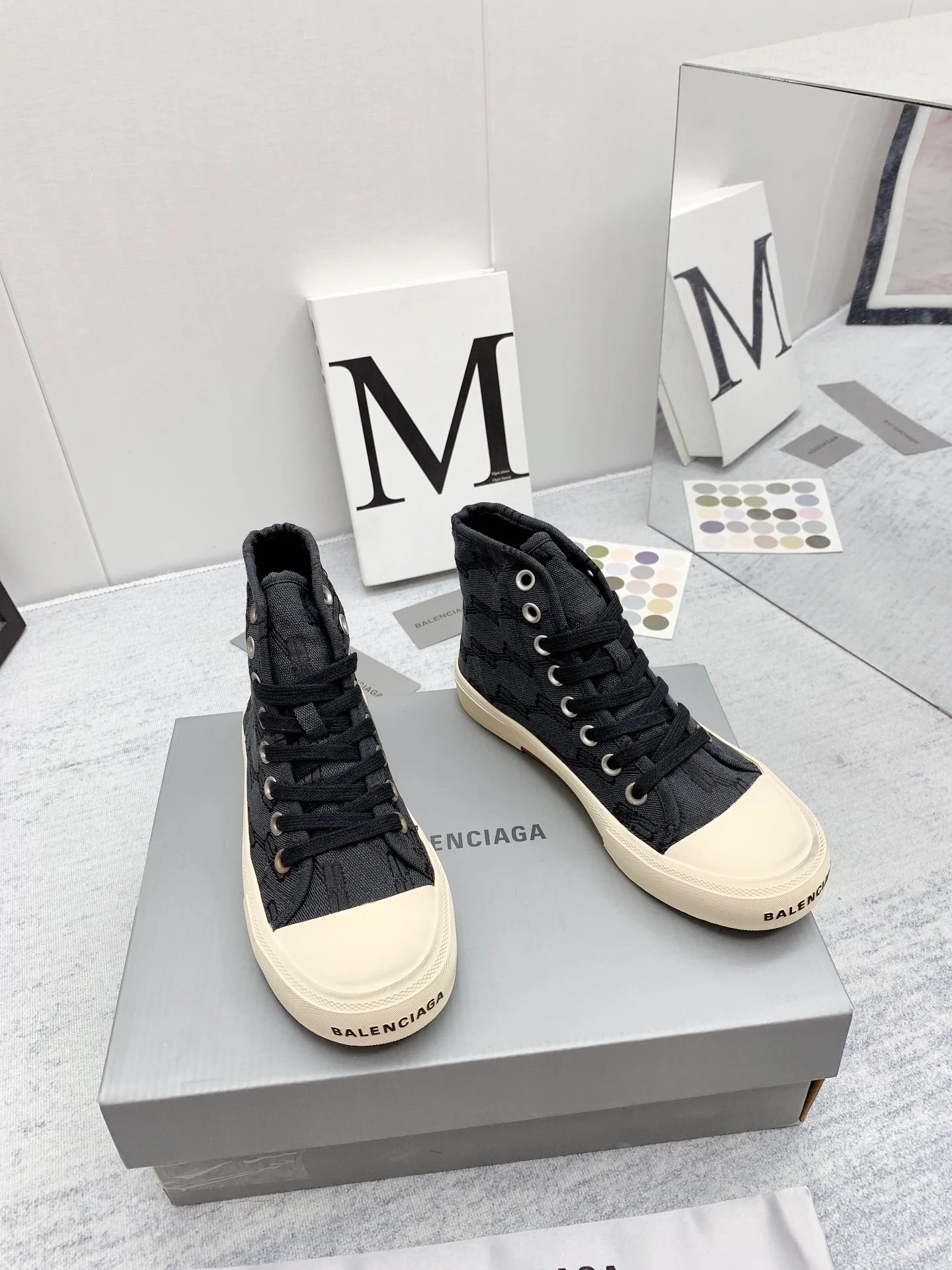 Новинка сезона осень/зима 2022 от Balenciaga - Кед Paris - Унисекс - Черный