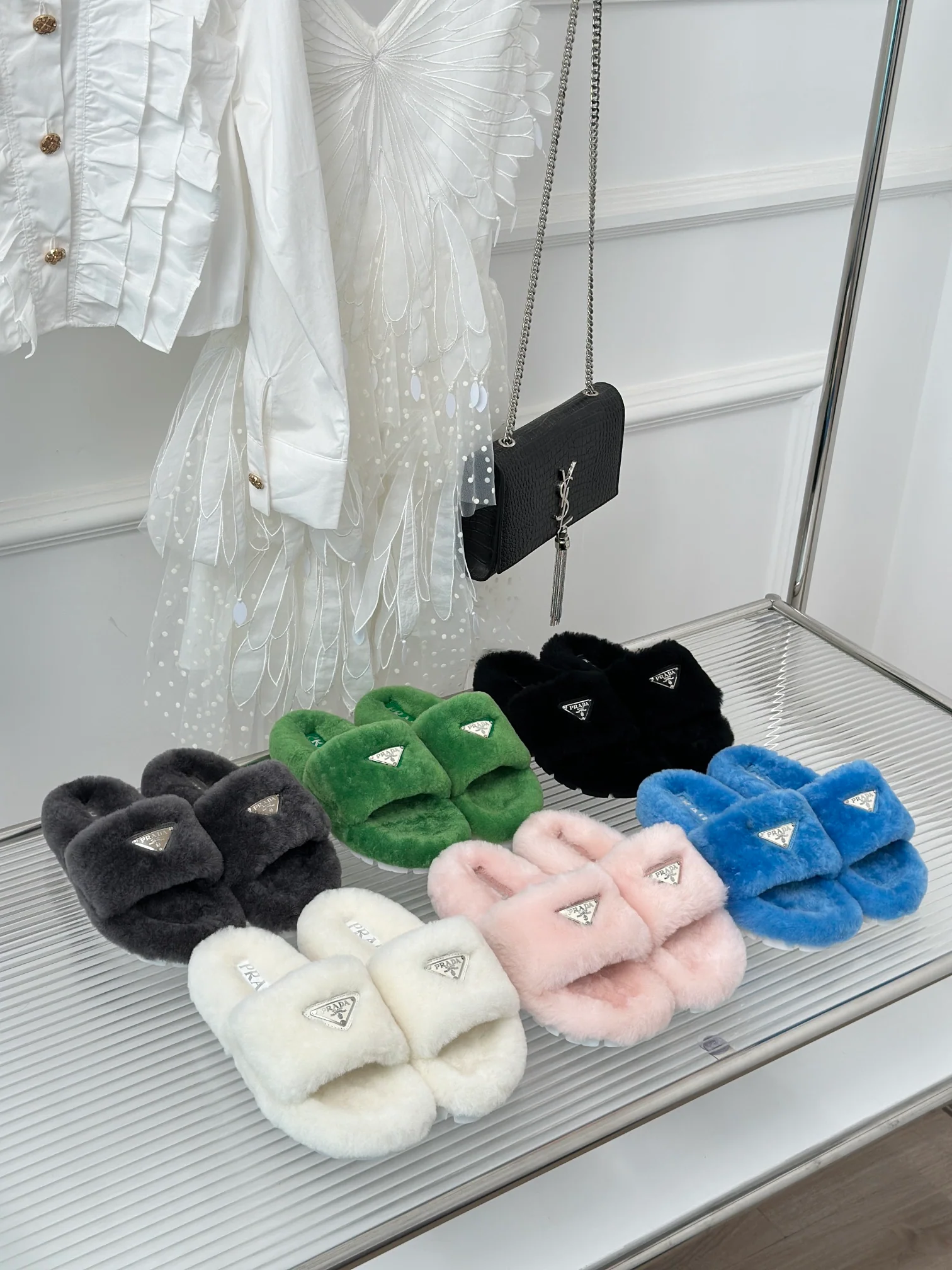 Новинка сезона осень/зима 2023 от Prada - Шерстяные тапочки - Розовые