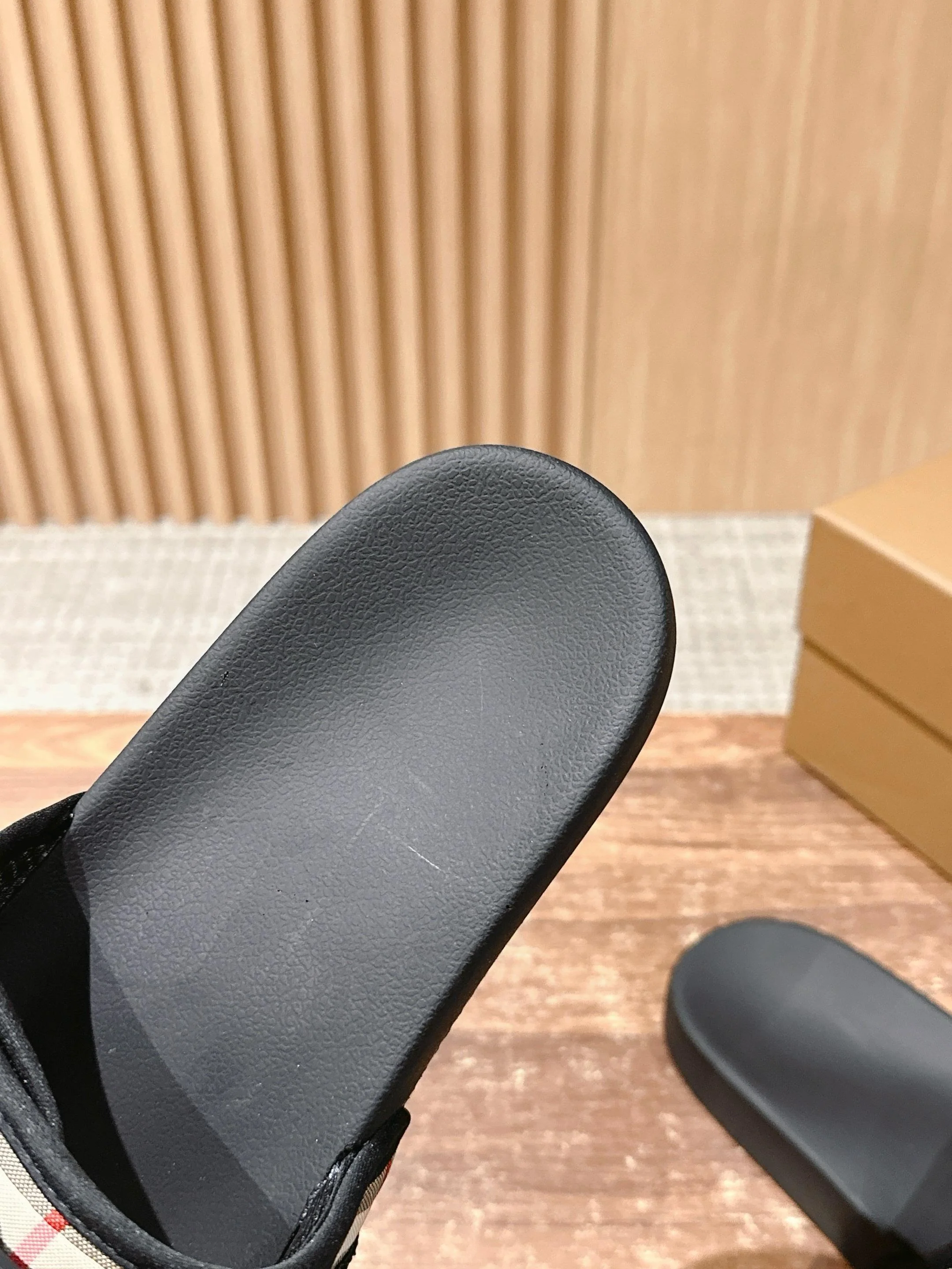 Burberry - Повседневные тапочки - Парные модели