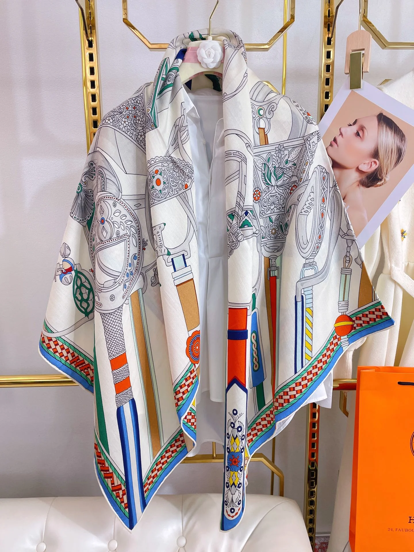 Квадратный шарф Hermes Stirrup Racing – 140 см – 70% кашемир – 30% шелк