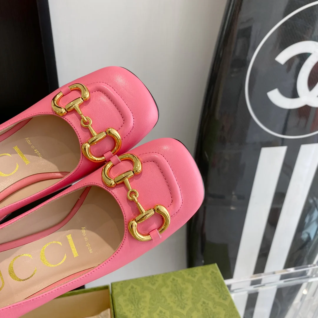 Туфли на высоком каблуке Gucci в стиле ретро с квадратным носком и массивным носком - 2 шт.