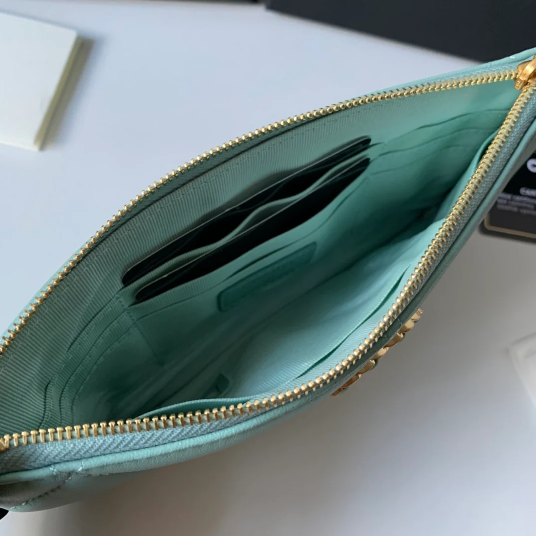 Большой клетчатый кошелек для монет Chanel из овечьей кожи, серия 19.