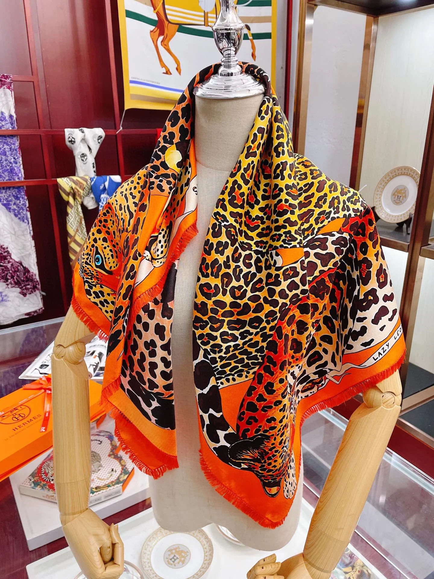 Hermes - шарф Lazy Leopard 90