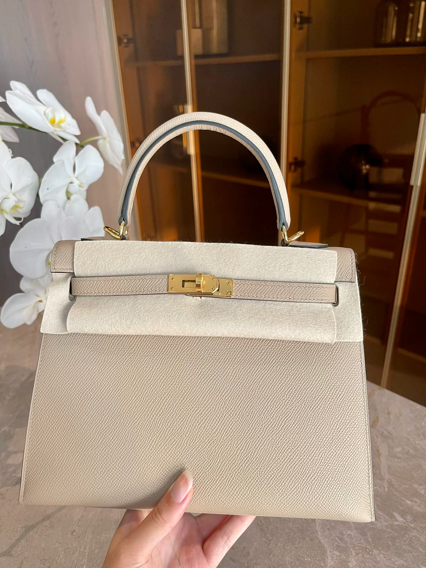 Тренч Hermes Kelly 25 Epsom серого цвета с серебряными пуговицами