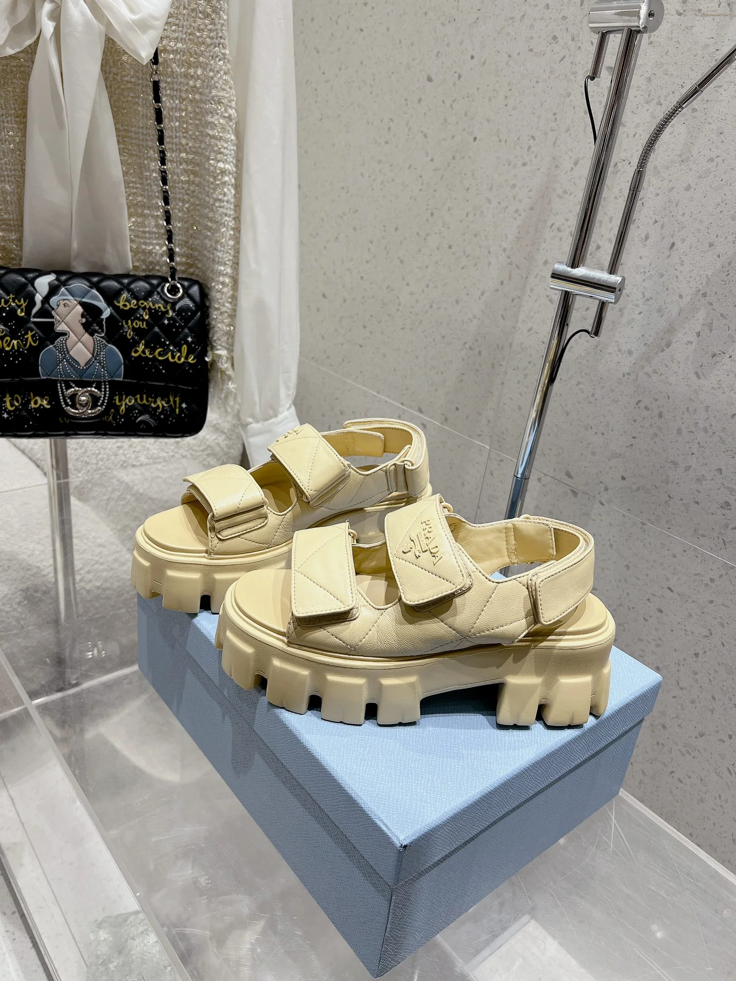 Сандалии Prada 2024 на липучках - желтые