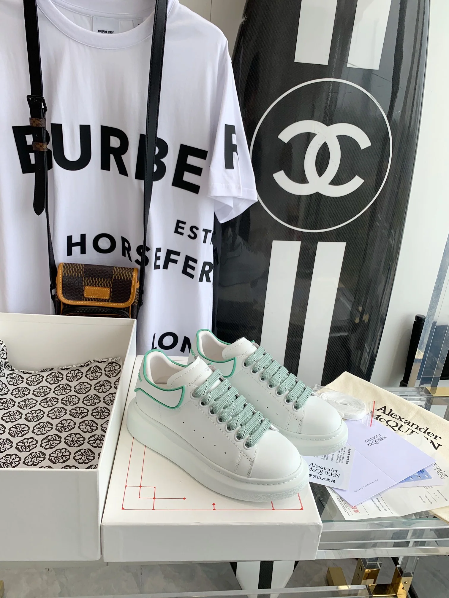 McQueen - Улучшенные классические белые кроссовки - Зеленые