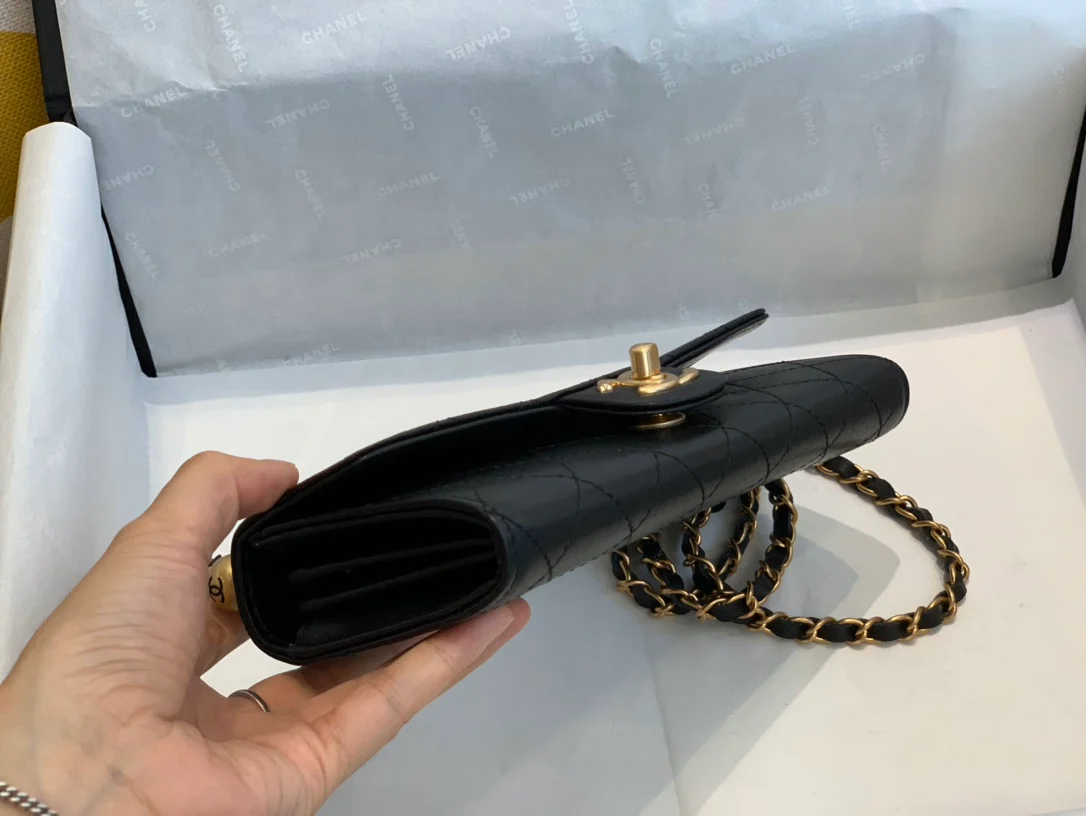 Chanel - с жемчужной цепочкой (woc)