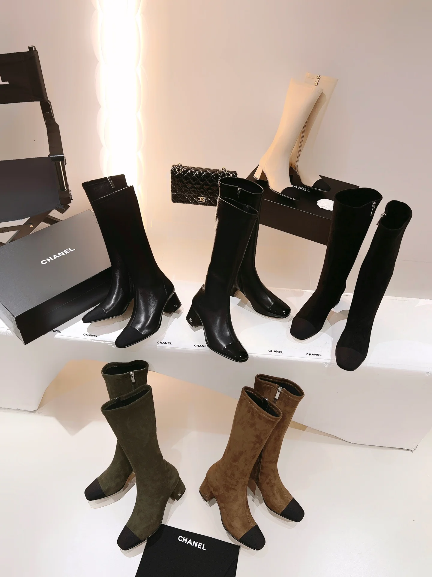 Новые поступления коллекции Chanel осень/зима 2022 — высокие сапоги — изображение коллекции