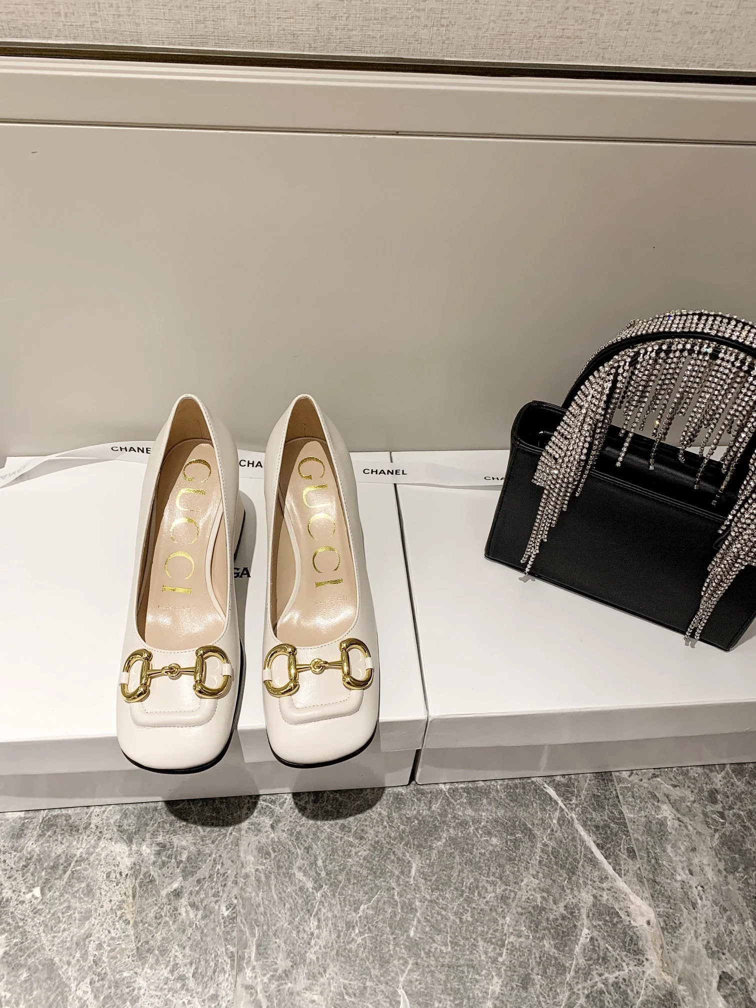 Туфли Gucci в стиле ретро с квадратным носком на низком каблуке