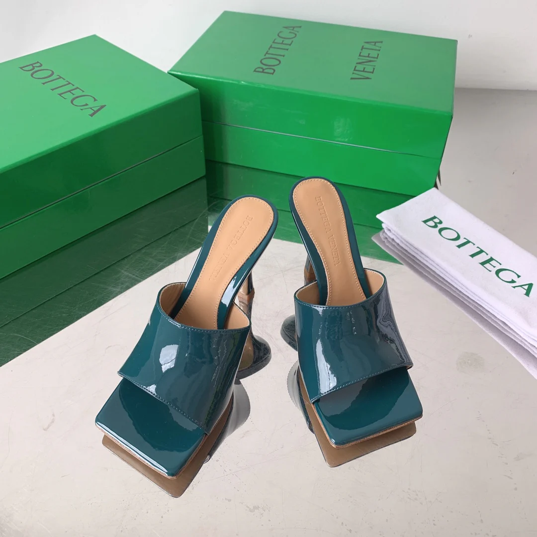 Дом BV - Квадратная голова - Корень