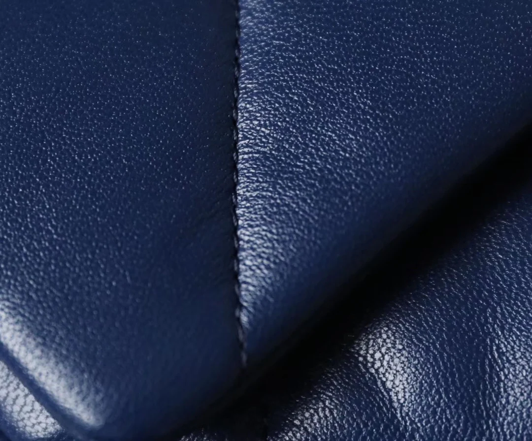 Сумка Chanel 19 - маленькая, темно-синяя